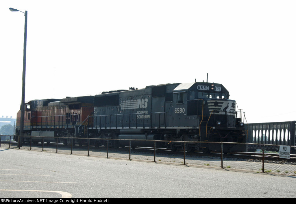 NS 6580 leads train 213's power at Pomona Tower